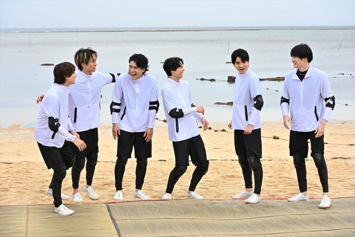 『6SixTONES』