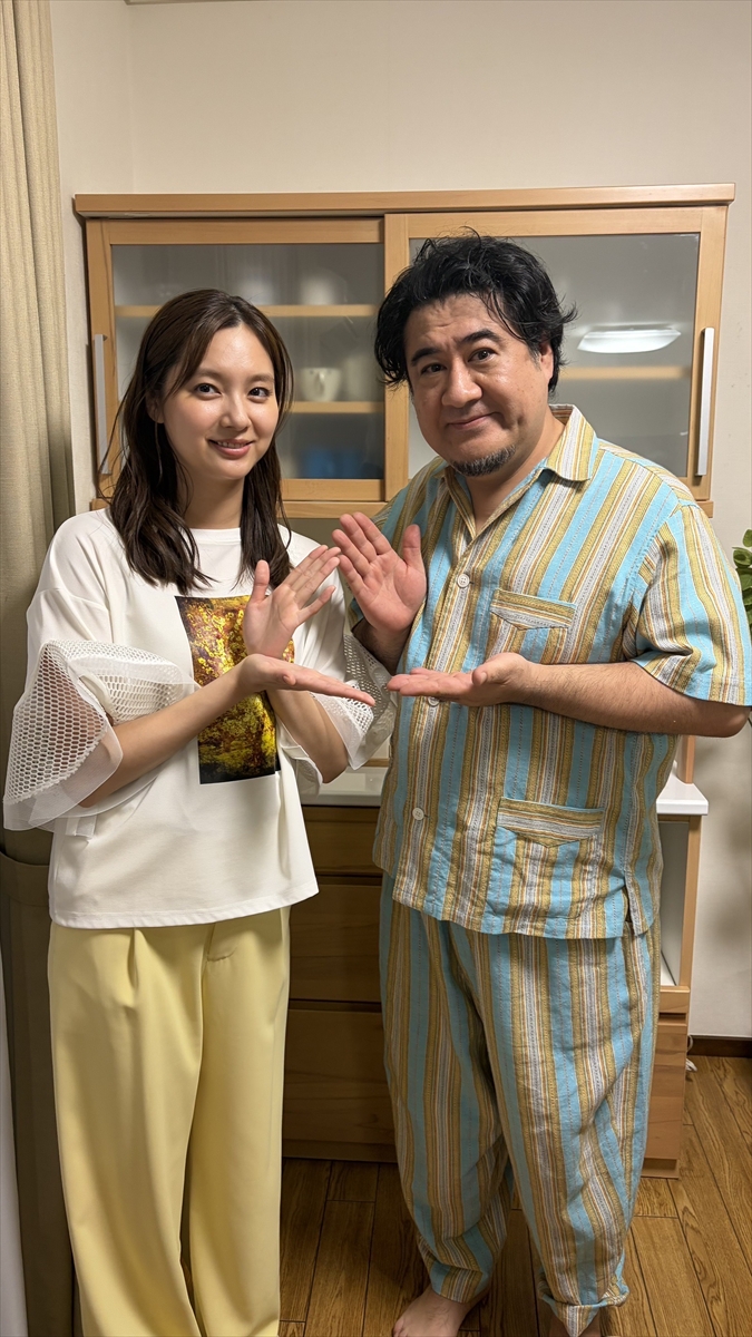 新川優愛、小手伸也