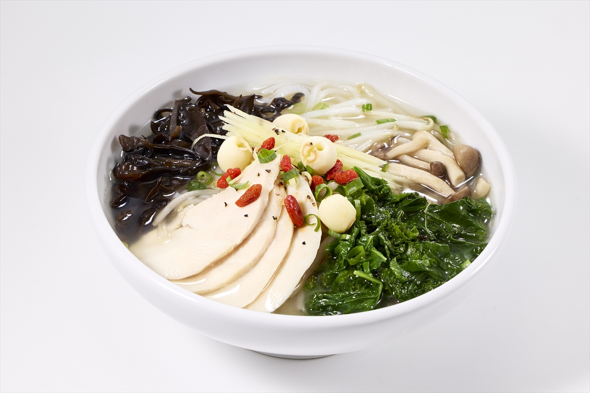 コラボ「サ飯」タナカカツキプロデュース「これがほんとのサ飯だフォー! ~鶏むね肉と薬膳素材のいたわり仕立て~」