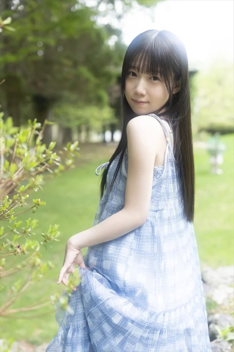 新居歩美1st写真集『あゆちひとくち』