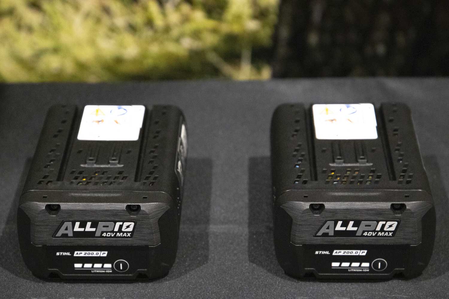 ↑ALLPROバッテリーは容量に応じて3種類用意。重量は異なるが外形サイズは同じ