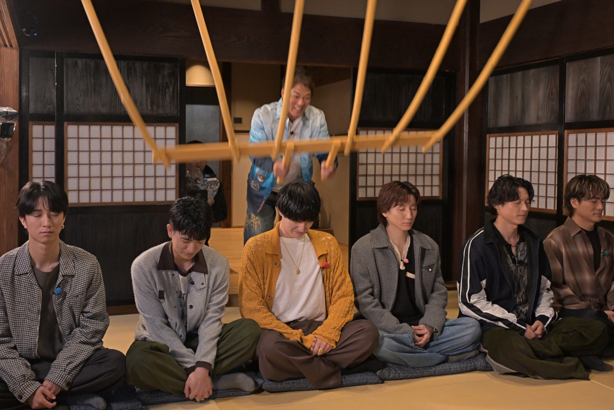 『6SixTONES』
